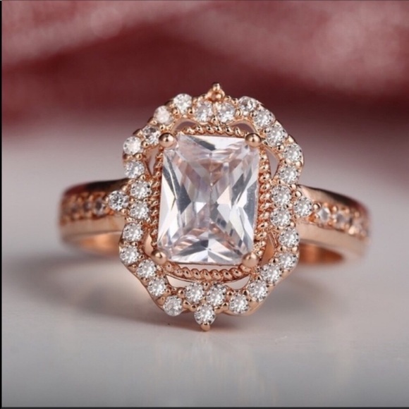 1 left! Lovely Rose Gold Ring - Picture 5 of 8